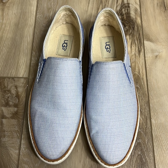 UGG Adley Stripe Slip On Canvas Sneaker in Blue and White Size 9 - Picture 2 of 9